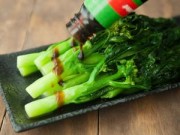 Bếp Eva - Ngồng cải xào tỏi ăn kèm dầu hào
