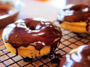 Bếp Eva - Ngất ngây với bánh donut chuối phủ chocolate
