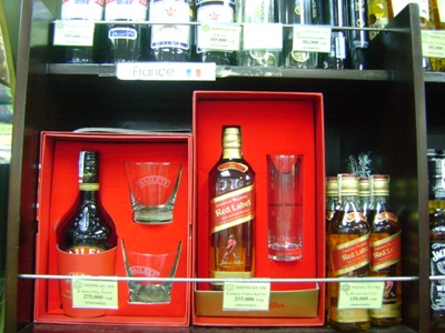 Kinh nghiệm mua rượu ngoại 'xịn' - 2