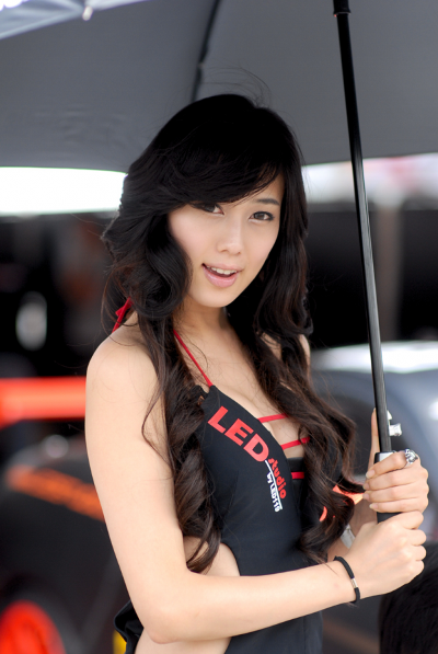 Ngắm người mẫu xe hơi 'hot' nhất Hàn Quốc - 6