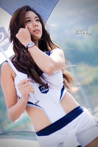 Ngắm người mẫu xe hơi 'hot' nhất Hàn Quốc - 9