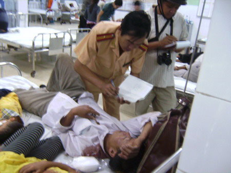 Hình ảnh vụ tai nạn tàu hỏa đâm 6 ô tô - 6
