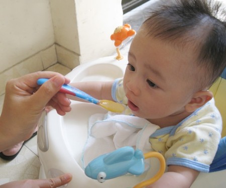 Rối loạn tiêu hóa ở trẻ tập ăn dặm - 1