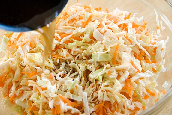 Salad bắp cải vừa dễ ăn vừa dễ làm - 6