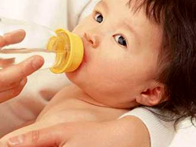 Lúc nào trẻ sơ sinh cần uống nước? - 1