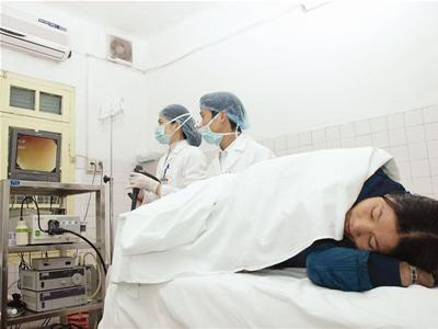 Dấu hiệu nguy hiểm của ung thư đại trực tràng - 1