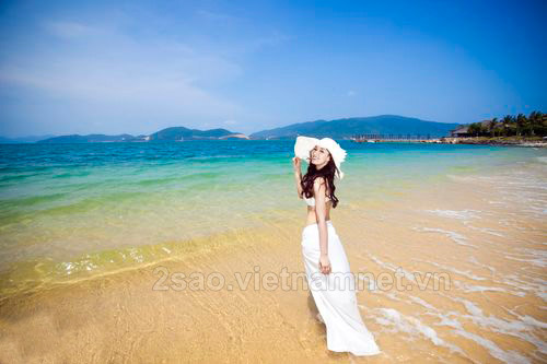 Bộ ảnh cưới bikini 'độc' của Lã Thanh Huyền - 6