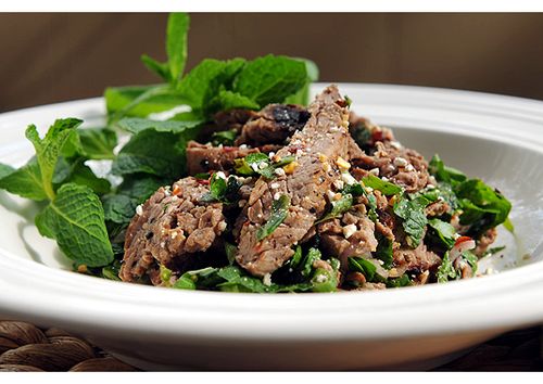 Salad bò nướng chua cay thơm ngon - 1