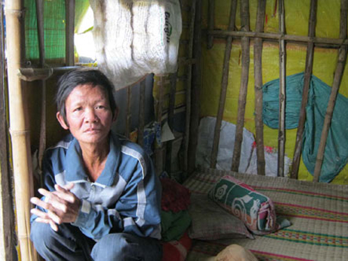 Thiếu nữ nghèo giết chết con đang bú - 2