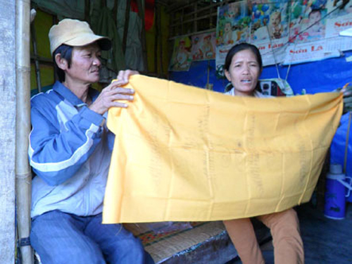 Thiếu nữ nghèo giết chết con đang bú - 3