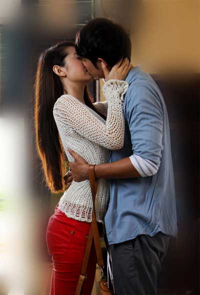 Những 'nụ hôn cuồng nhiệt' trong phim Việt tết này - 2