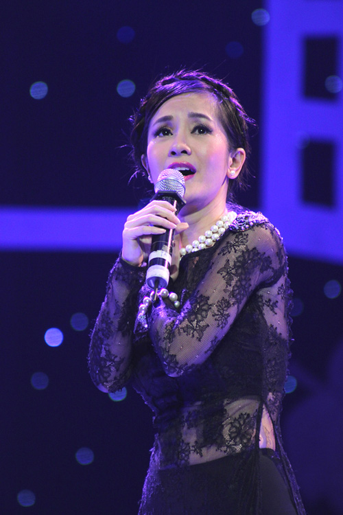 Áo dài ren - lựa chọn mới cho cô dâu Việt - 19