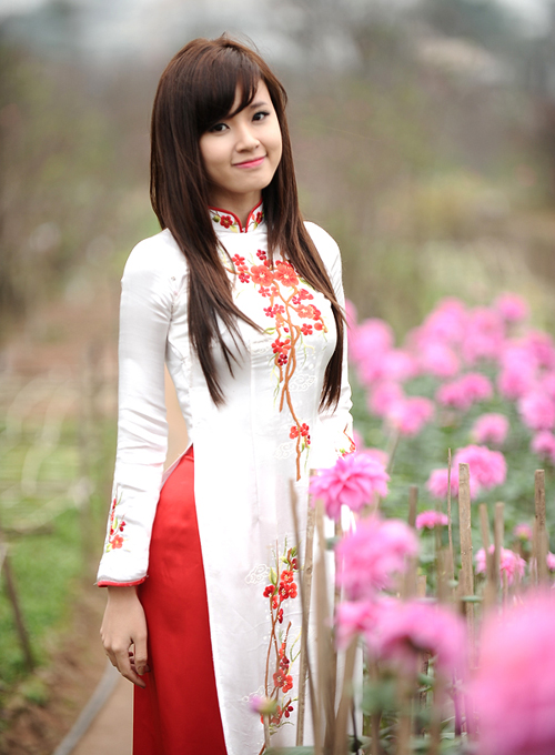 Cac+Kieu+Ao+Dai+Dep Midu tỏ ra giản dị với kiểu tóc trong chiếc áo dài ...