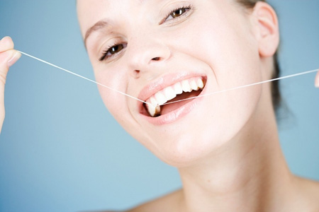 Hướng dẫn cách dùng chỉ nha khoa - 2