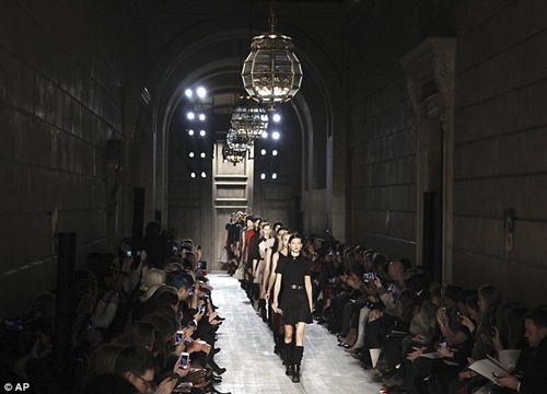 Victoria Beckham “tái xuất” với BST Thu Đông 2012 - 6