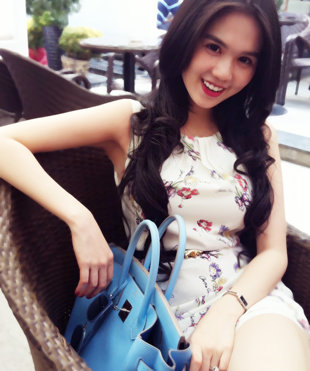 Ngọc Trinh lại khoe ảnh "tự sướng" - 5