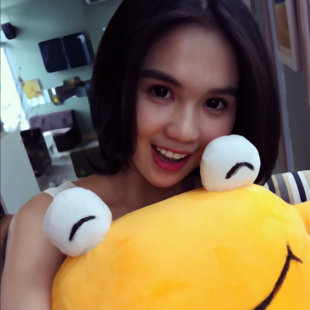 Ngọc Trinh lại khoe ảnh "tự sướng" - 9