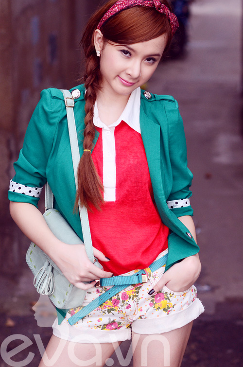 Ngắm Phương Trinh chân thon dài lướt phố - 1