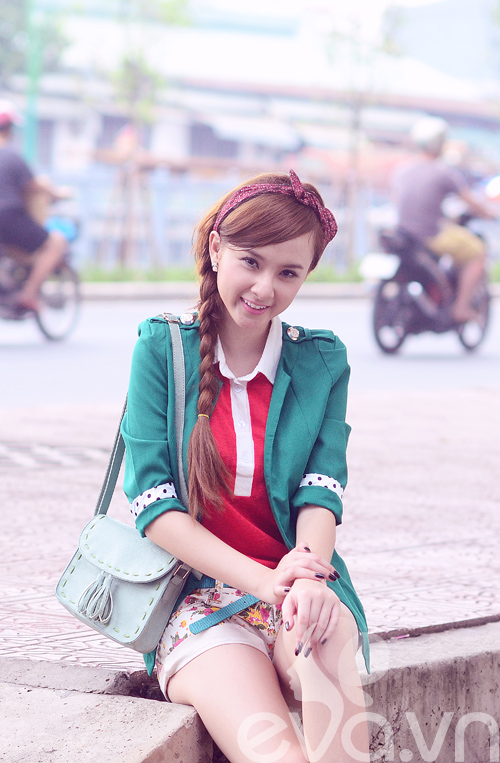 Ngắm Phương Trinh chân thon dài lướt phố - 4