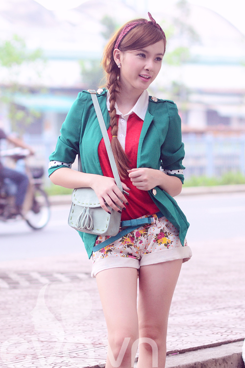 Ngắm Phương Trinh chân thon dài lướt phố - 5