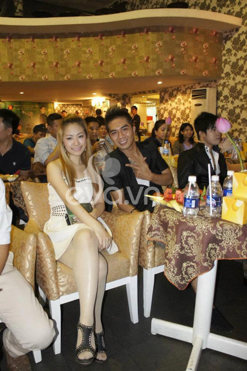 Lộ ảnh thân mật Lương Bích Hữu - Khánh Đơn - 7