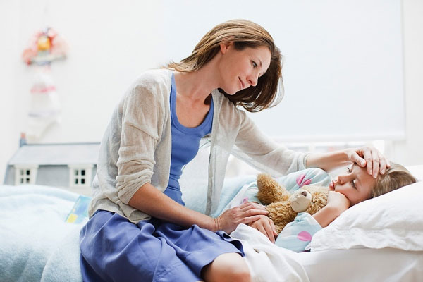 Làm gì khi bé bị sốt do nhiễm virus? - 1