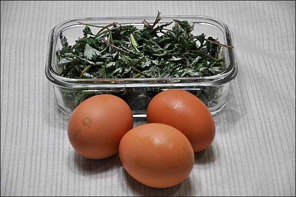 Trứng ngải cứu: Ăn nhiều tốt mẹ, lợi con? - 1