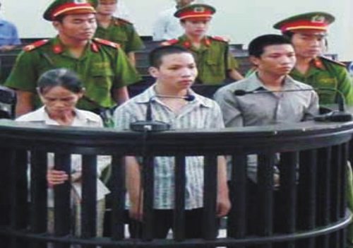 Đau lòng: mẹ xúi hai con sát hại cha - 1