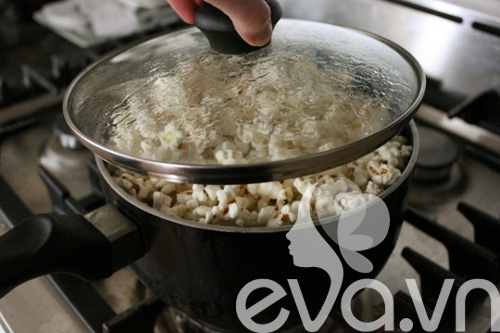 Mẹo nổ bắp rang bơ không cần lò vi sóng - 5