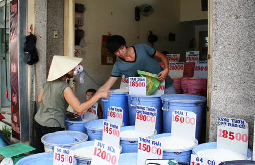 Giá cả đạt mức “triều cường” - 1