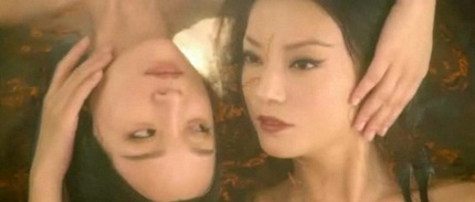 Triệu Vy, Châu Tấn ma quái, táo bạo "tắm tiên" - 2