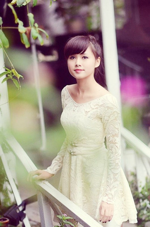 Giao mùa chọn váy ren trắng như Sao - 4