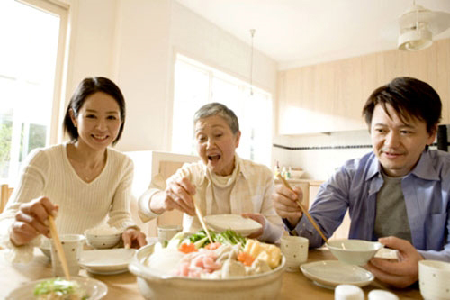 Con lấy vợ, mẹ ‘bơ vơ’…!? - 1