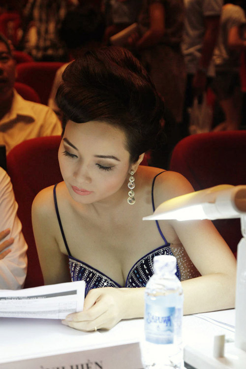 ai ngai voi 'toc sen' cua sao viet - 3