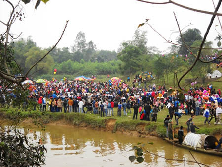 dau nam di "cho danh nhau" de... cau may - 2