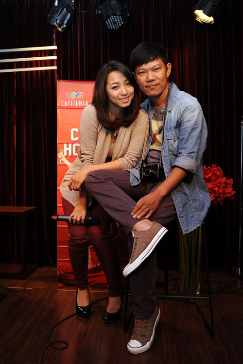thanh thuy cham con ngay tren san tap - 18