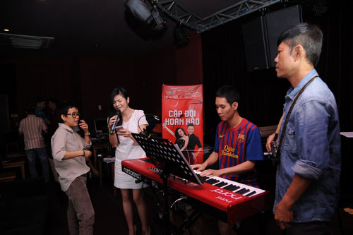 thanh thuy cham con ngay tren san tap - 11