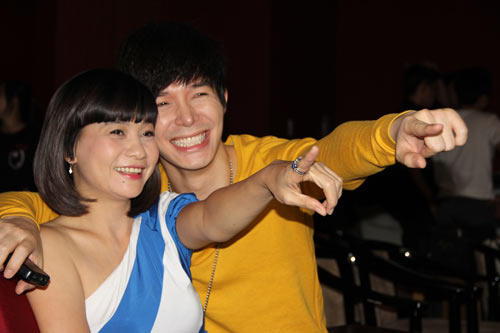 thanh thuy cham con ngay tren san tap - 15