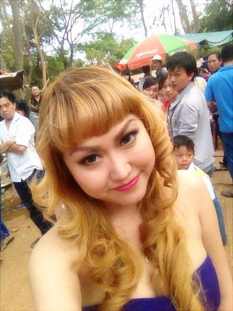 phi thanh van an mac "mat me" len chua - 1