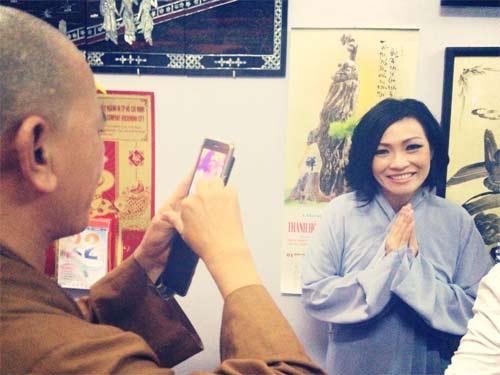 phi thanh van an mac "mat me" len chua - 3