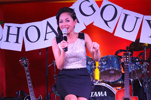 Trang Nhung lấp ló khoe ngực đầy - 14