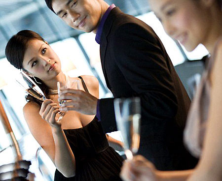 Chữa 'bệnh' hám gái cho chồng bằng... đi làm - 2