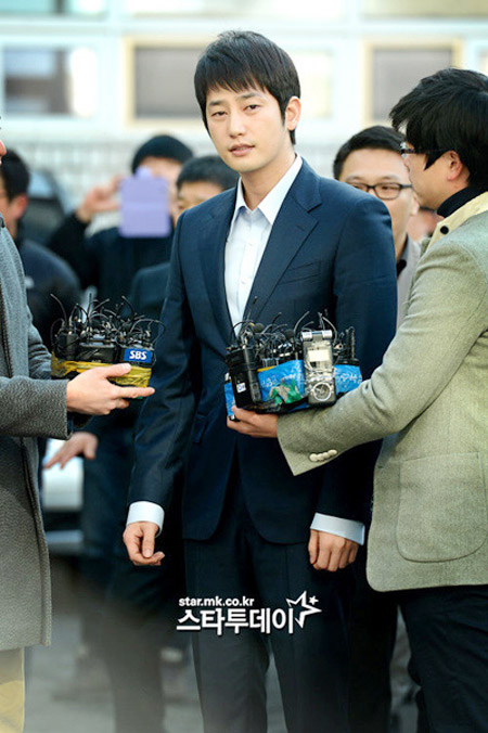 park si hoo kien nguoc nu dien vien tre - 1
