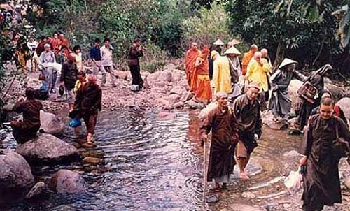 Chuyện lạ '100 cung nữ báo oán' suối Giải Oan - 1