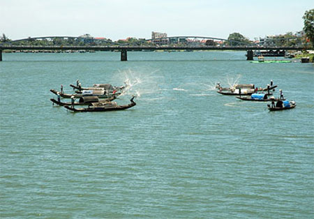 Cuộc đời truân chuyên của ca nữ sông Hương - 1