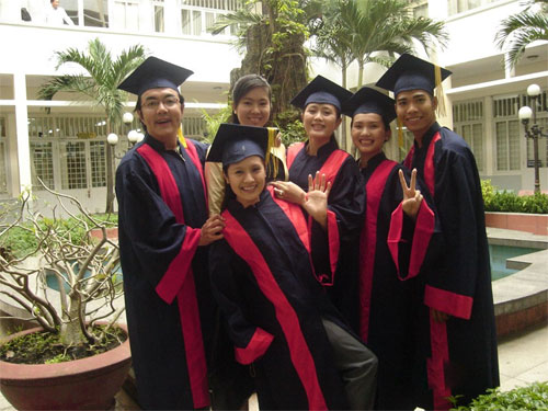 a hau minh thu tai xuat dem hoi chan dai 7 - 14