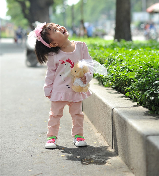 Hôm nay bé thích hẹn hò bạn trai