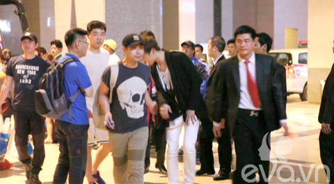 minho da len may bay ve nuoc - 7