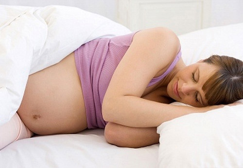 Mẹ bầu uống cà phê đẻ con da đen? - 1
