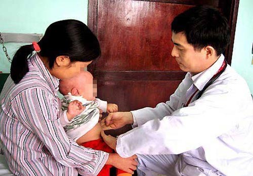 gia dinh co 4 tre so sinh cu bu me la tu vong - 1